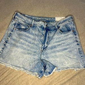American Eagle Mom Shorts - Size 18, comfort stretch Wristband - Tags still on